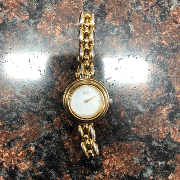 GUCCI  Bezel White Dial Quartz Watch - Picture 5 of 5